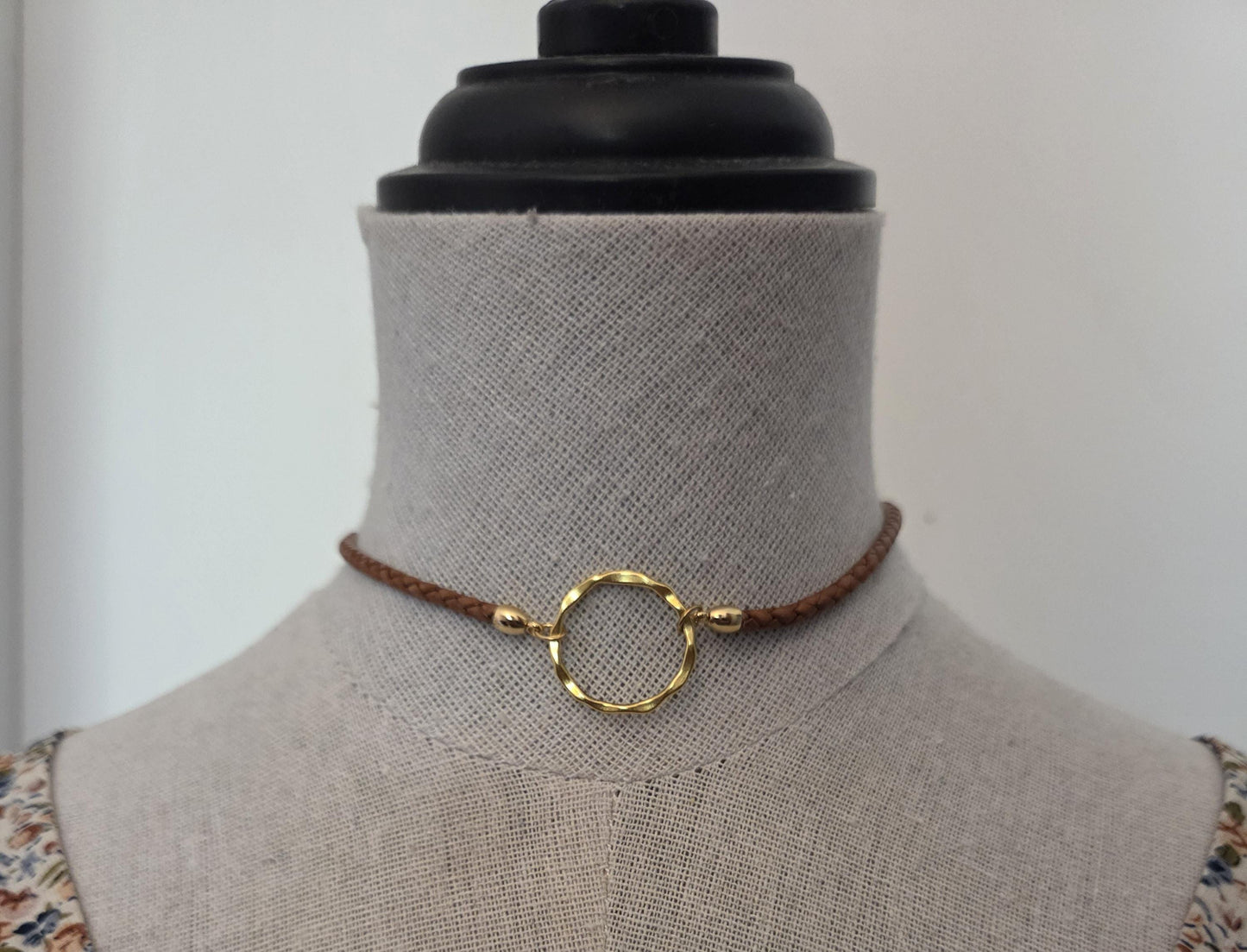 Collier cuir camel anneau doré