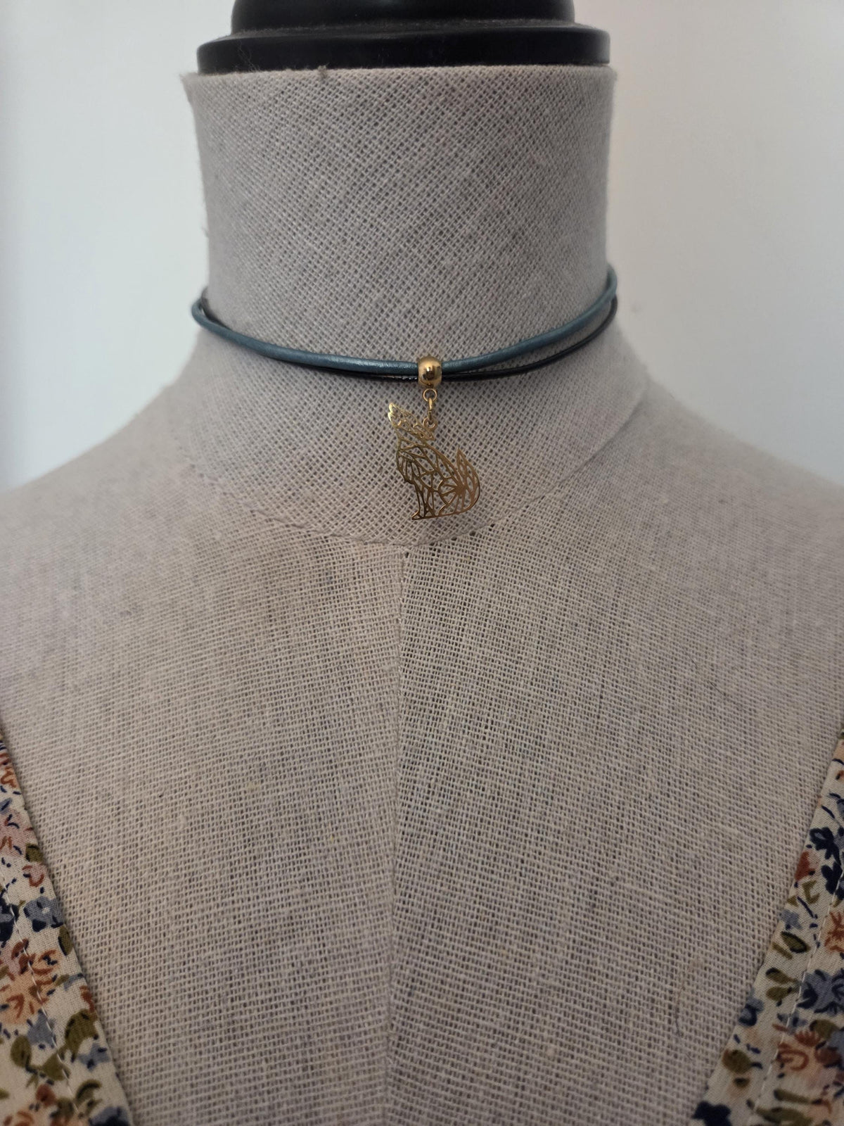 Collier ras de cou Loup