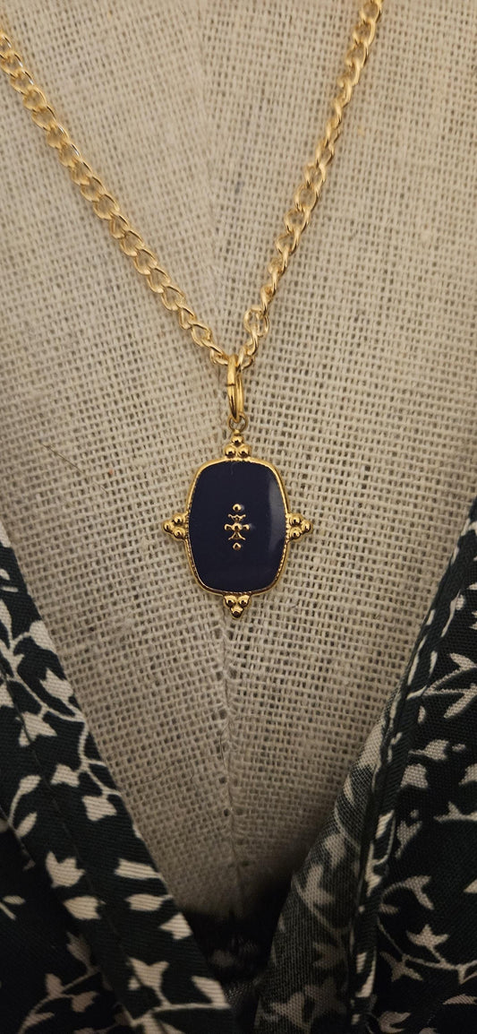 Collier dorée, pendentif breloque bleu