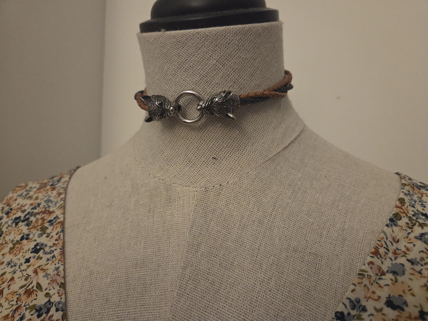 Collier ras de cou Loup