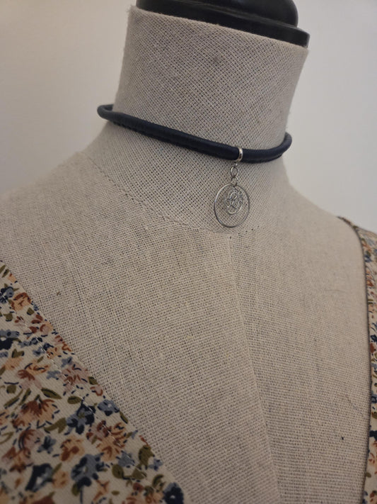 Collier ras de cou rose