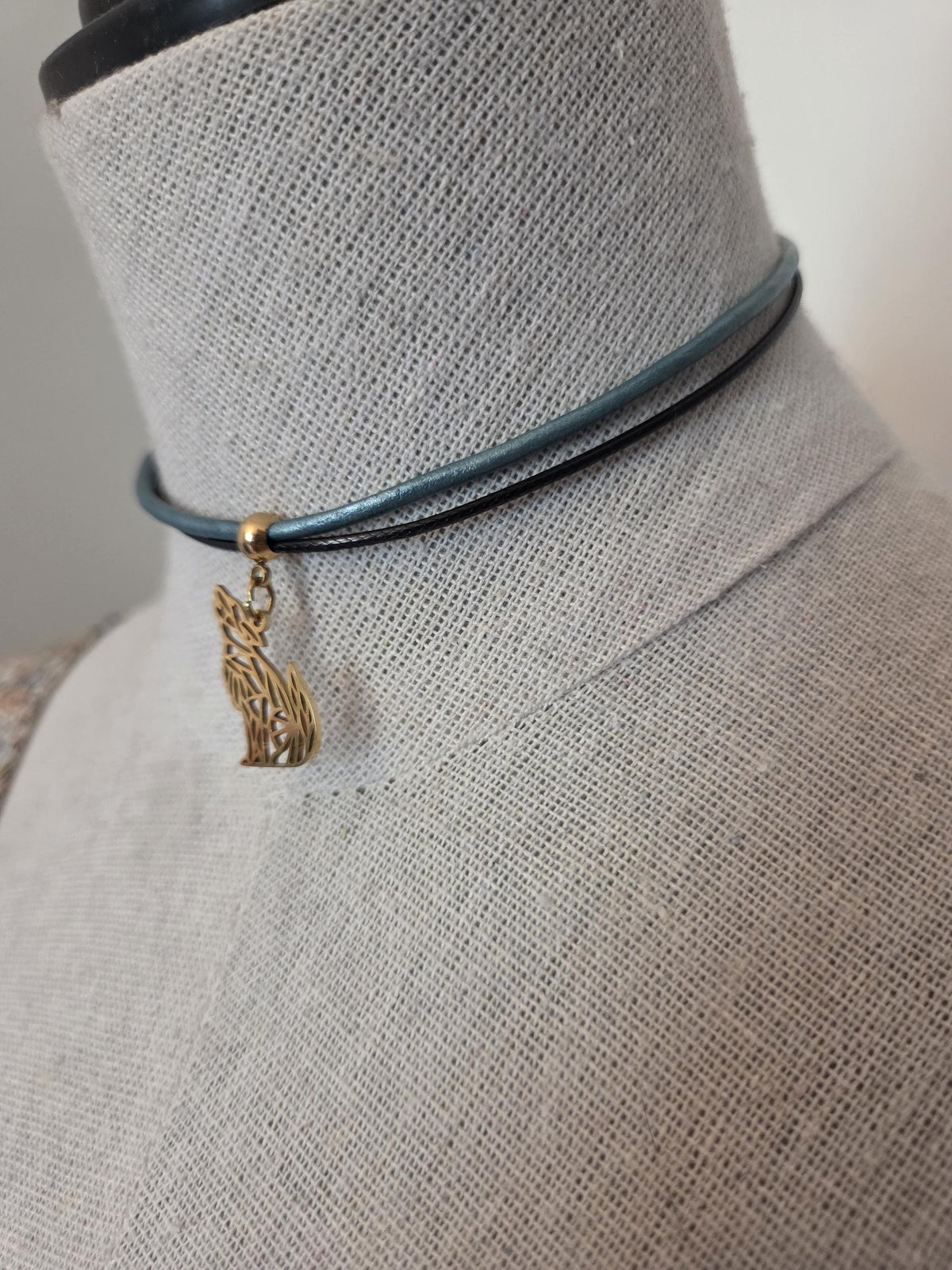 Collier ras de cou Loup
