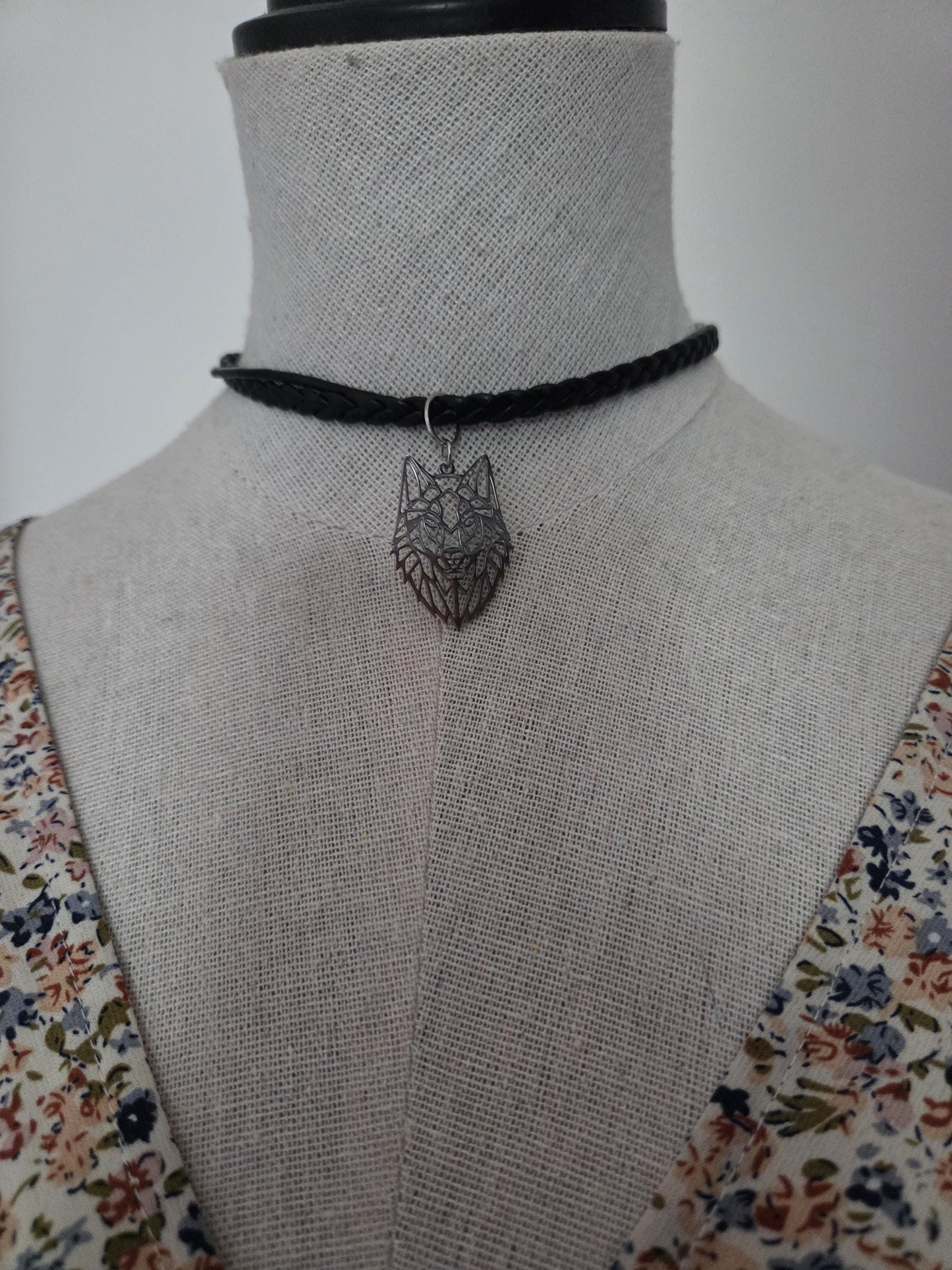 Collier ras de cou Loup