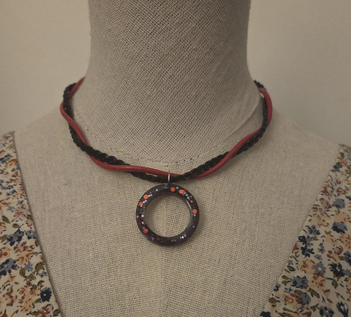 Collier ras de cou anneau